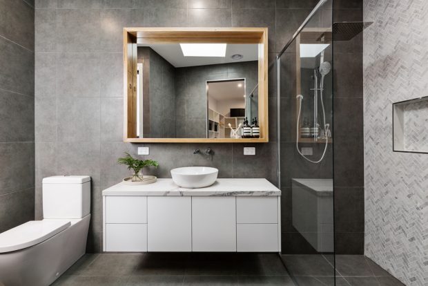 7 Tips for Making Your Dark Bathroom Brighter